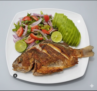 Dorada Con Ensalada