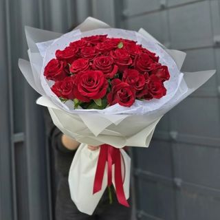 Buchet din 23 trandafiri roșii