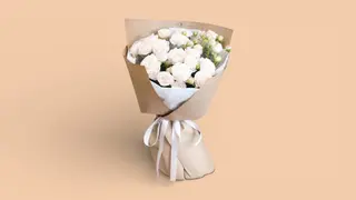 თეთრი სპრეი ვარდების თაიგული