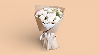 თეთრი სპრეი ვარდების თაიგული