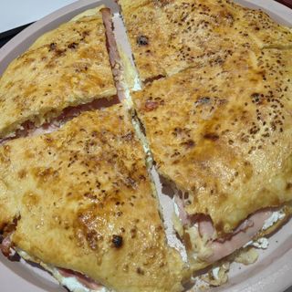 Porodični sendvič 32 cm + Coca-Cola+2 palačinke 1,5L + 2 palačinke