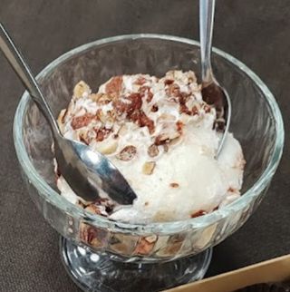 Gelato affogato al caffè