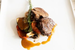 Медальоны из телятины 