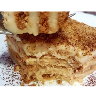 Домашна бисквитена торта с яйчен крем