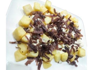 patatas roquefort con virutas de cecina