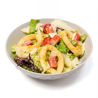 Салата с хрупкави калмари (330г)