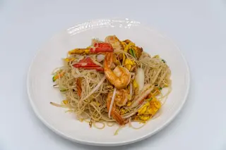 43) Spaghetti di riso con frutti di mare