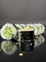 Макі з огірком