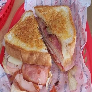 Sándwich mixto con huevo