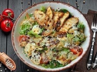 Cezar z kurczakiem (260g)