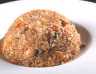 162 Riso saltato con gamberi, verdure e uova