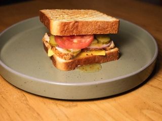 Сендвіч з куркою пастрамі (220g)