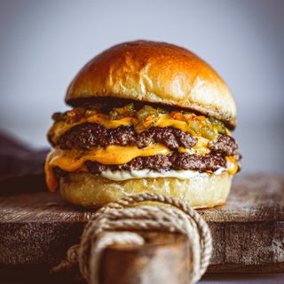 Combo 4 - Quattrocheese Burger, Coca-Cola + Pomfrit 150 g