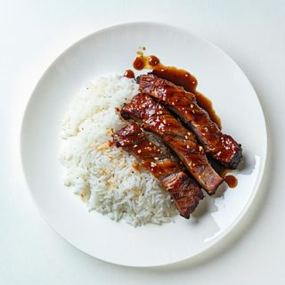 74. Riso coperto di costine