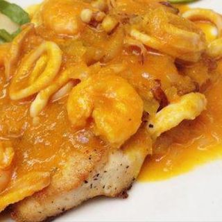 Pescado A Lo Macho Con Arroz
