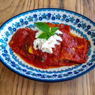Cappellacci di spinaci e ricotta al pomodoro e burrata