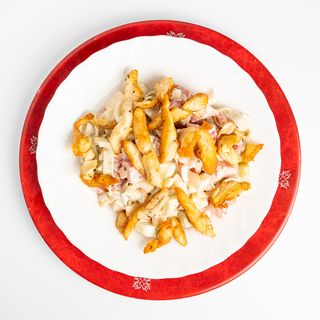 Pileća salata s umakom od kikirikija (ljuto)