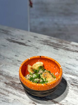 Смажені вареники з картоплею з грибним соусом (300 г)