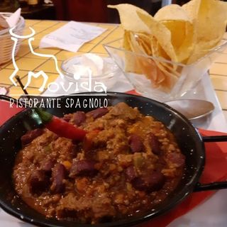 Chili con carne e nachos