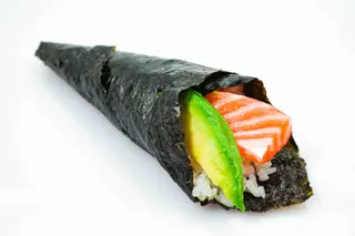 107. Temaki salmone e avocado