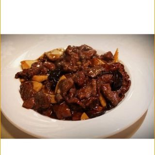 Ternera con bambú y setas