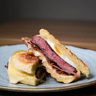 Prego em Pão à Clave