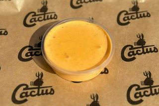 Sos miodowo-chipotle (delikatnie pikantny)