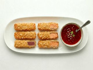 Duet tuńczyka i łososia w tempurze i panko 6 szt + sos (170g)