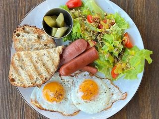 Шумний сніданок