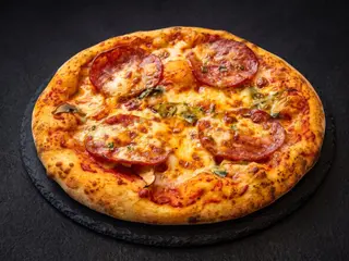 Pizza medie cu chorizo