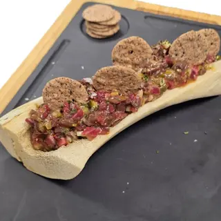 Steak tartar clásico de solomillo de vacuno mayor