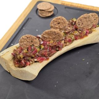 Steak tartar clásico de solomillo de vacuno mayor