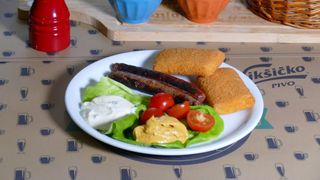 Pohovani kačkavalj sa kobasicama