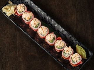 Авторський рол із тартаром креветки в соєвому листі (250g)