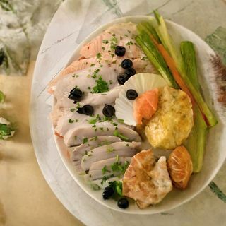 Tris di mare marinato con erbe aromatiche