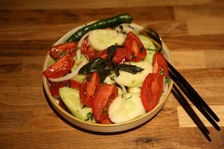 კიტრი-პომიდვრის სალათი