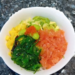 Poke bowl de sake