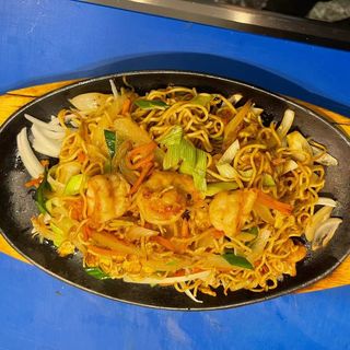 324 Yakisoba con Gambas a la Plancha