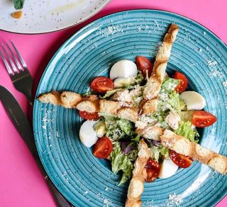 Салат Цезар з лососем (205г)