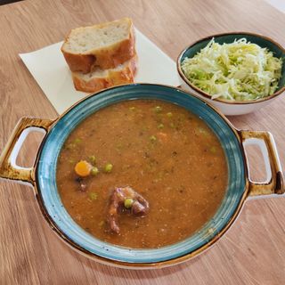 Dnevni meni Grašak sa junetinom 500gr, kupus salata, domaci hljeb