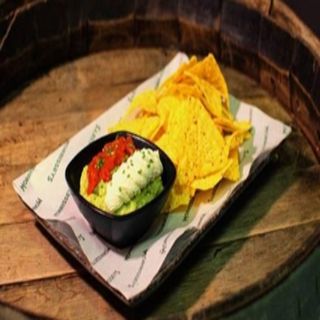 Guacamole con nachos