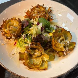 ALCACHOFAS NATURALES BRASEADAS CON VIRUTAS DE QUESO DE CABRA Y  PX