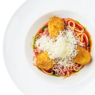 Спагеті з мінікотлетками по-київськи