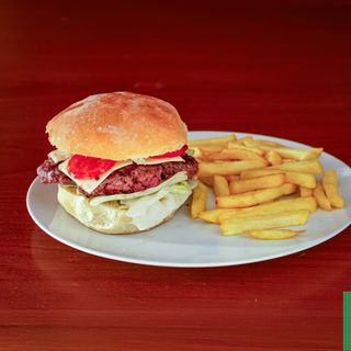 Hambúrgueres Ovo com Fritas