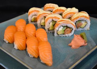 Salmon 7 + Roll