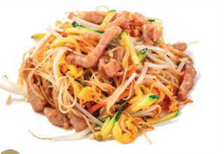 34. Fideos de Arroz con Ternera