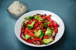 Piletina sa paprikom i brokolijem