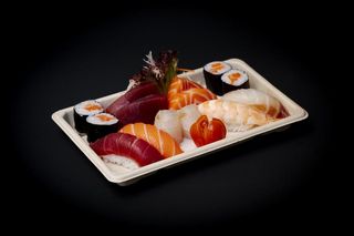 COMBINADO DE SUSHI Y SASHIMI