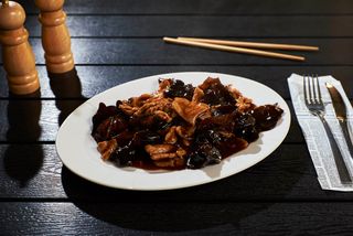 Porc cu ciuperci negre