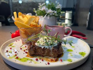 Stek z polskiej polędwicy wołowej z masłem chrzanowym